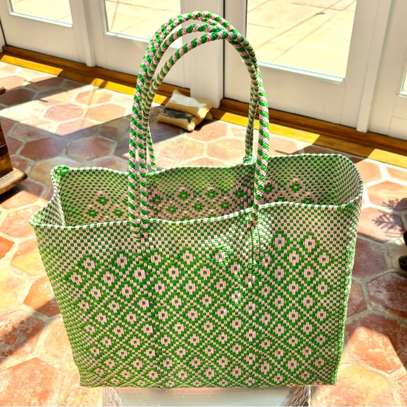 NWOT Statement Pool Tote - Picture 5 of 8